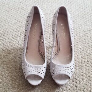 **EUC** Enzo Angiolini Nude Suede Laser Cut Pumps Size 7 ½